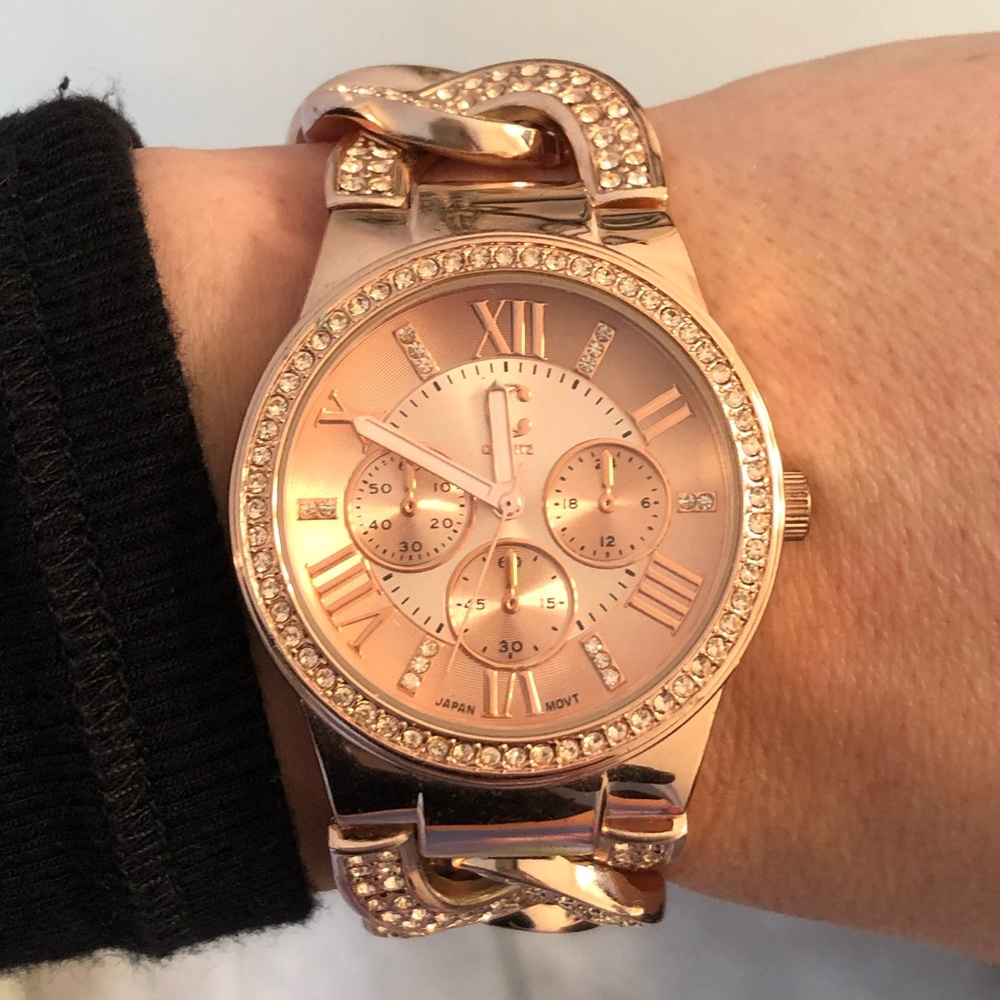 Super cute rose gold watch.